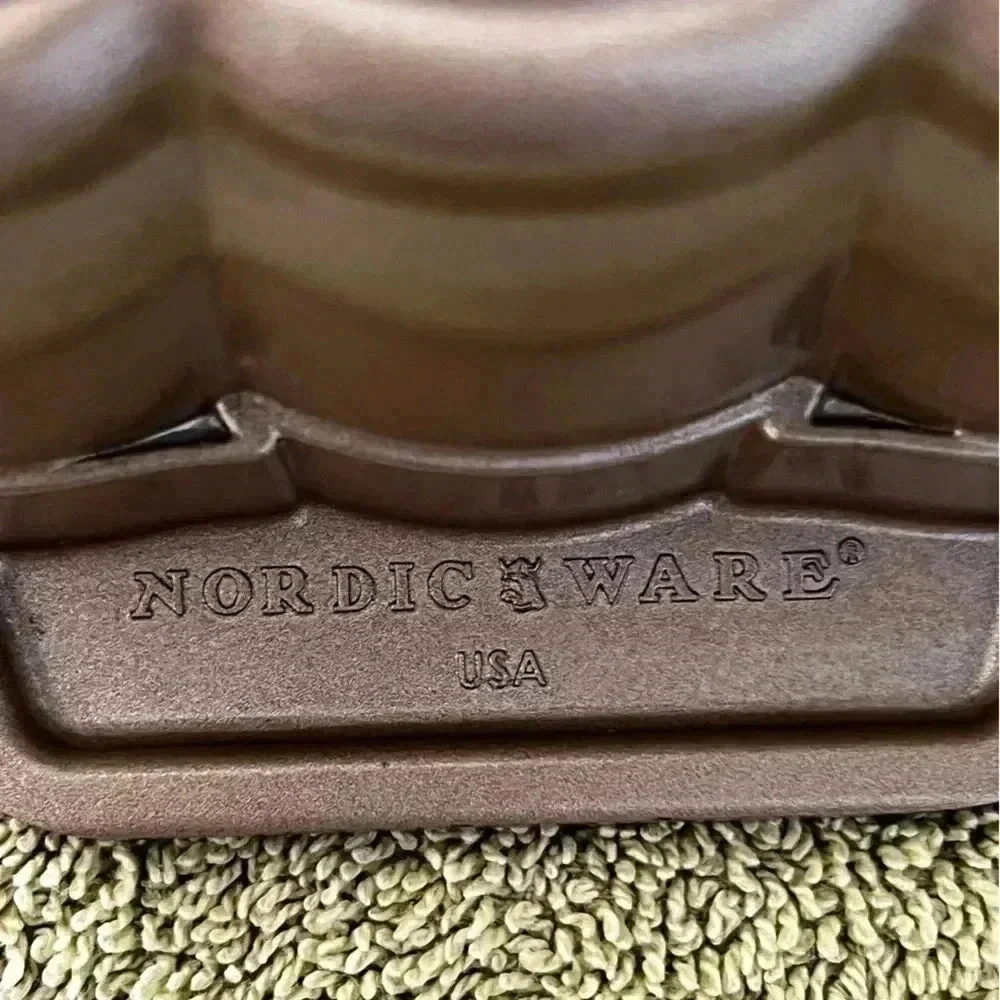 Nordic Ware‎ Gingerbread Loaf Pan 12
